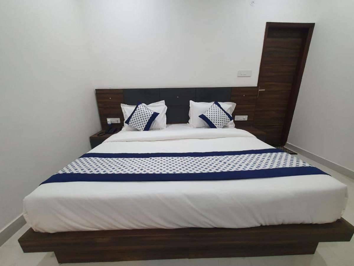 Kds Residency Hotell Greater Noida Exteriör bild