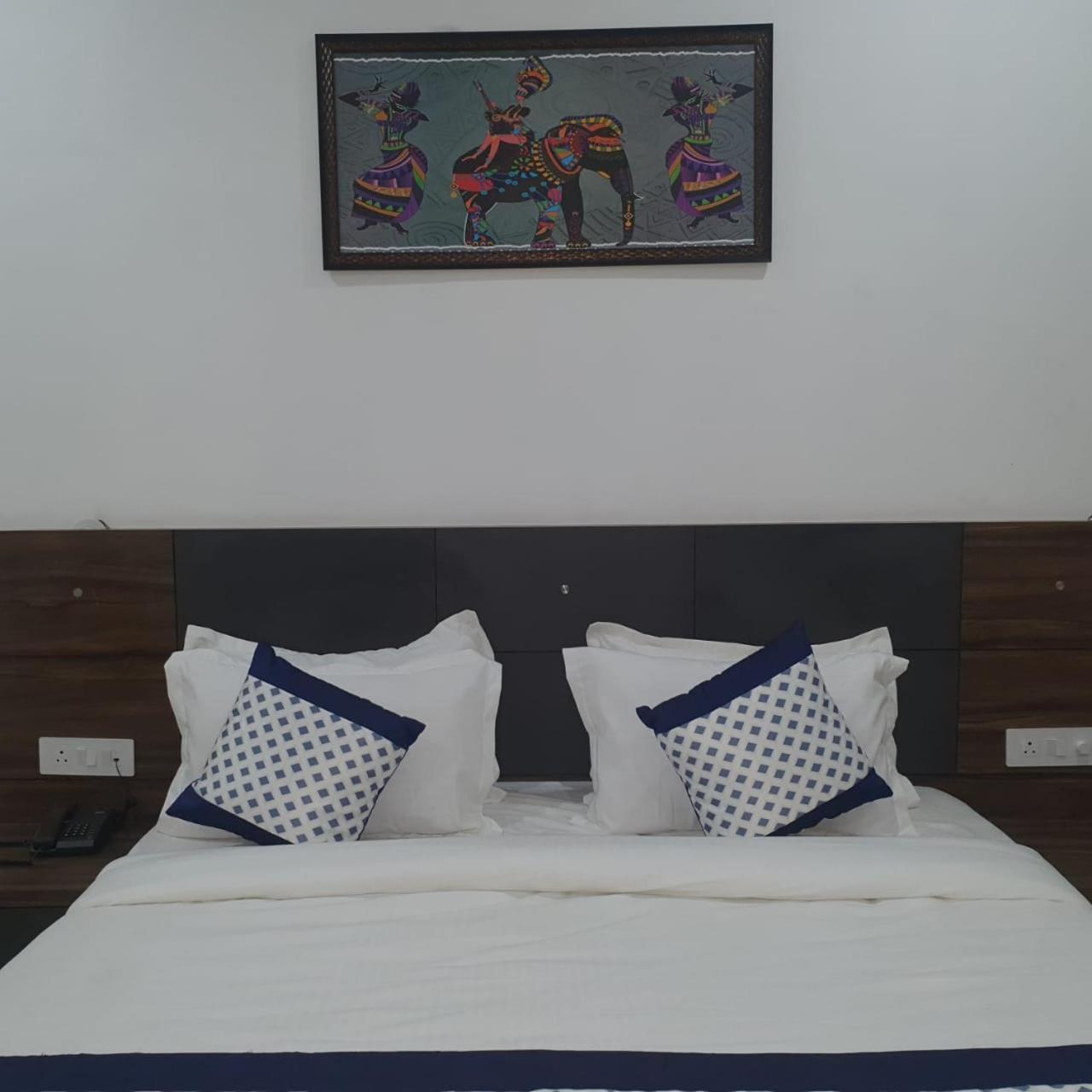 Kds Residency Hotell Greater Noida Exteriör bild